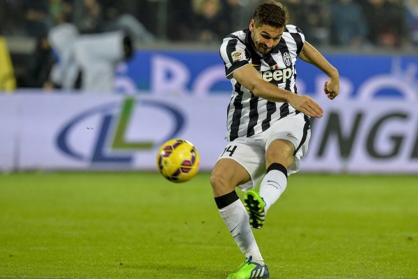  尤文图斯主场闷平佛罗伦萨，球迷不满情绪持续升温  