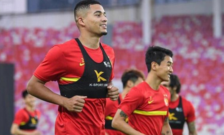  圣埃蒂安定位球战术升级，直接任意球直挂死角建功