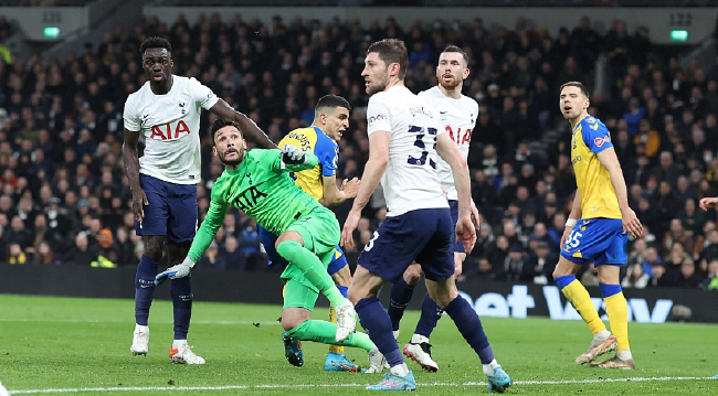  霍尔盖特头槌制胜诺丁汉森林主场险胜伯恩茅斯拿三分